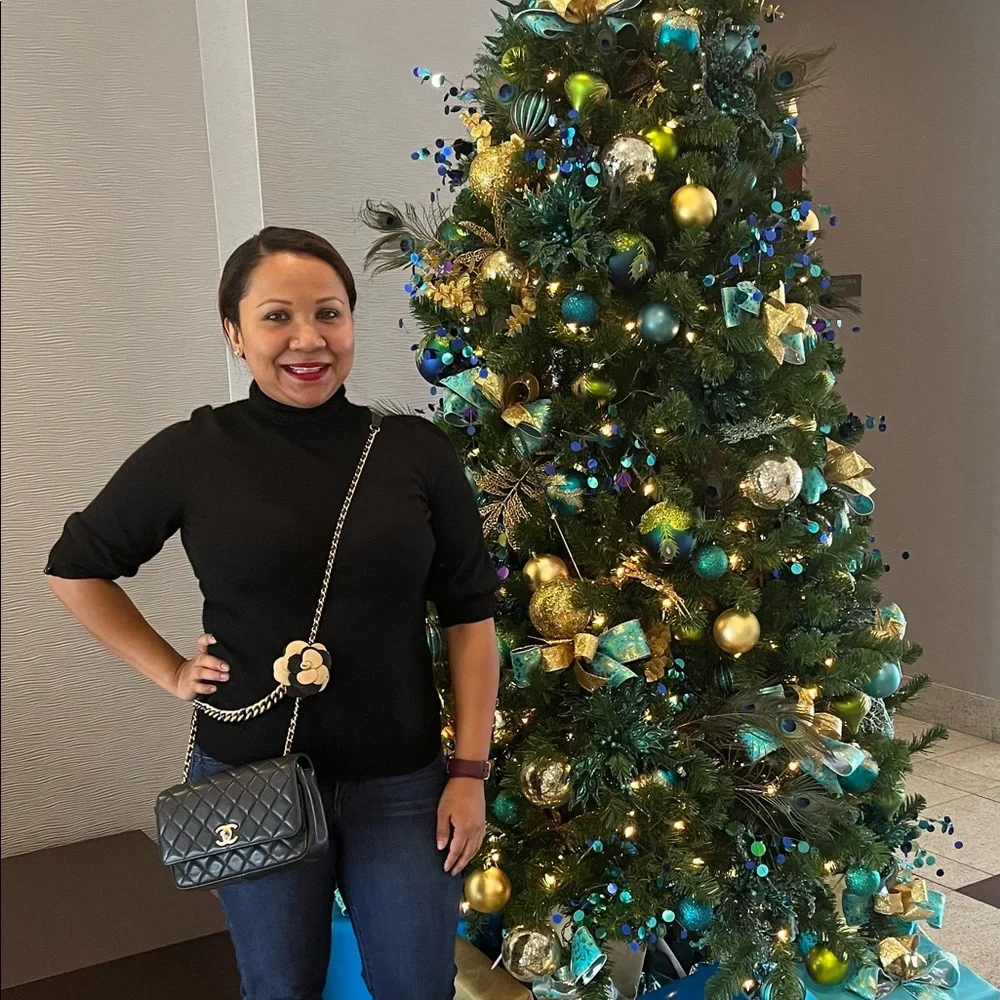 🦄 Authentic GORGEOUS CHANEL
Lambskin Quilted Camellia Flap Black - Picture 3 of 12